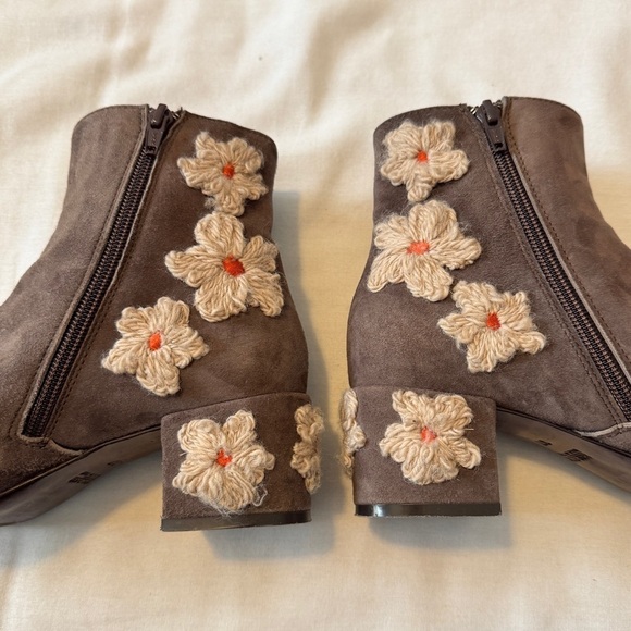 AGL 37 (US 7) Brown Suede Leather Floral Crochet Boots Booties ~ Boho Bohemian - Picture 7 of 10